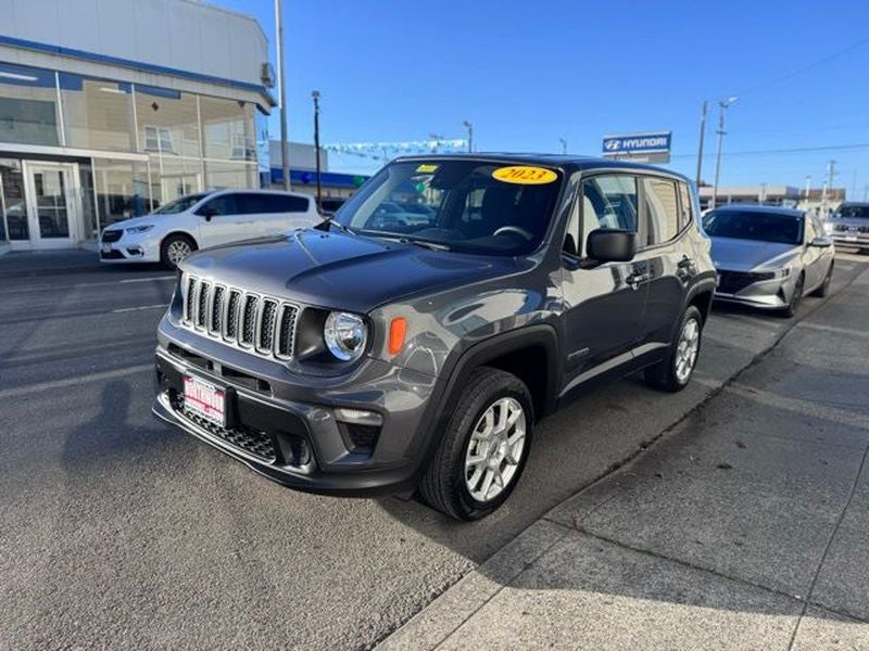 2023 Jeep Renegade Latitude in Graphite Gray — front three-quarter view